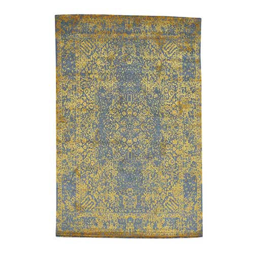 Hand-Loomed Wool and Art Silk Broken Kashan Design Rug Hand-Loomed Wool and Art Silk Broken Kashan Design Rug