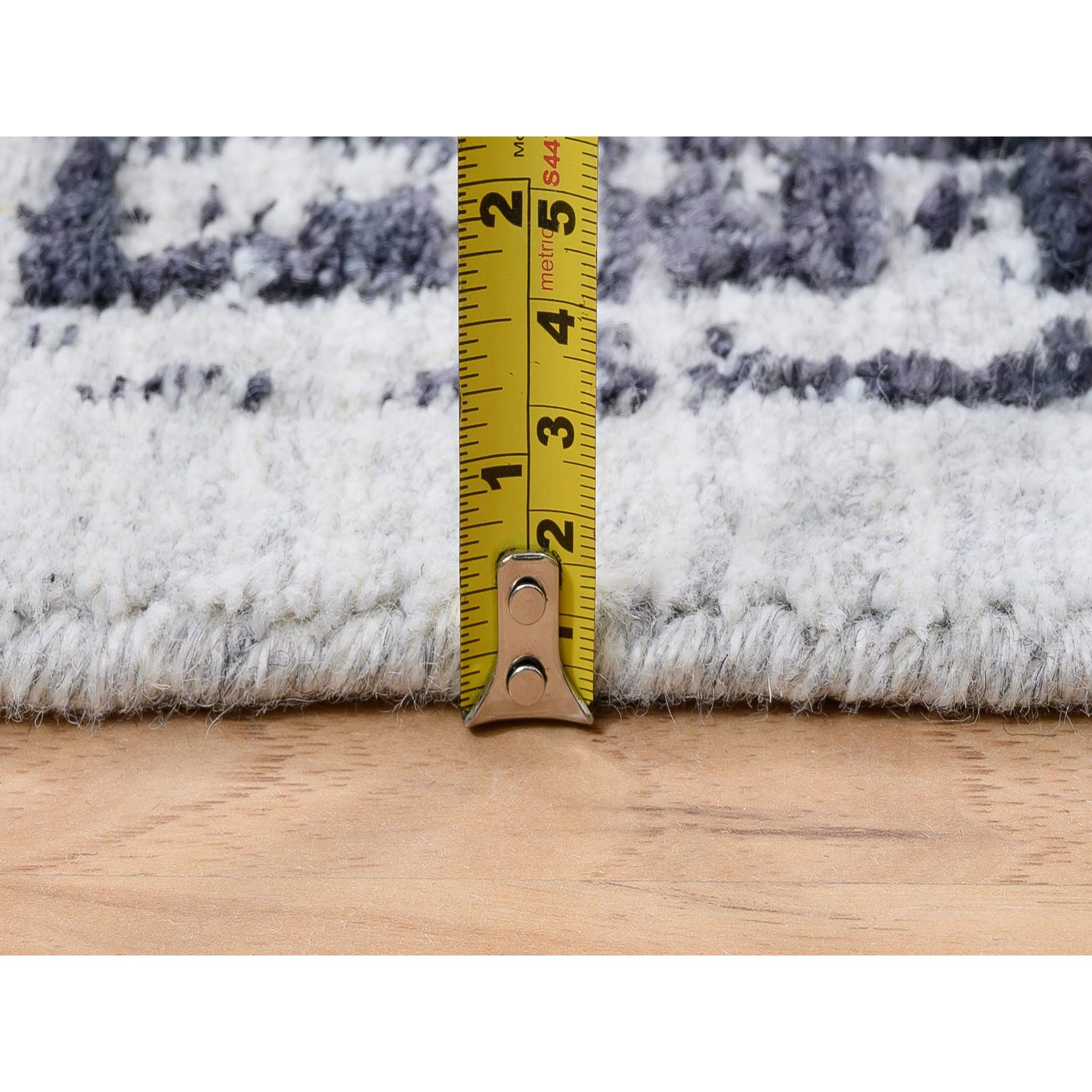 Heriz-Hand-Loomed-Rug-318950