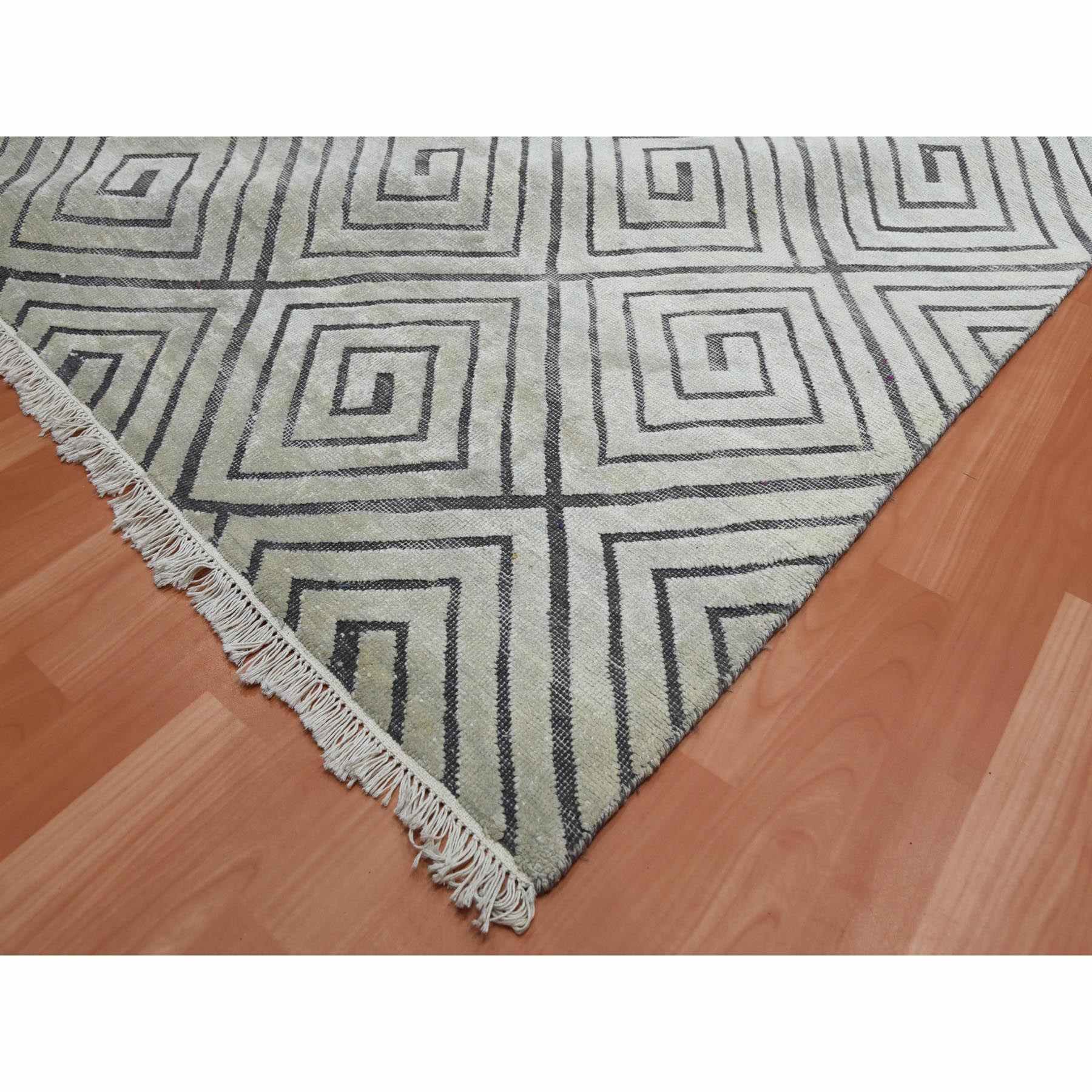 Modern-and-Contemporary-Hand-Knotted-Rug-376000