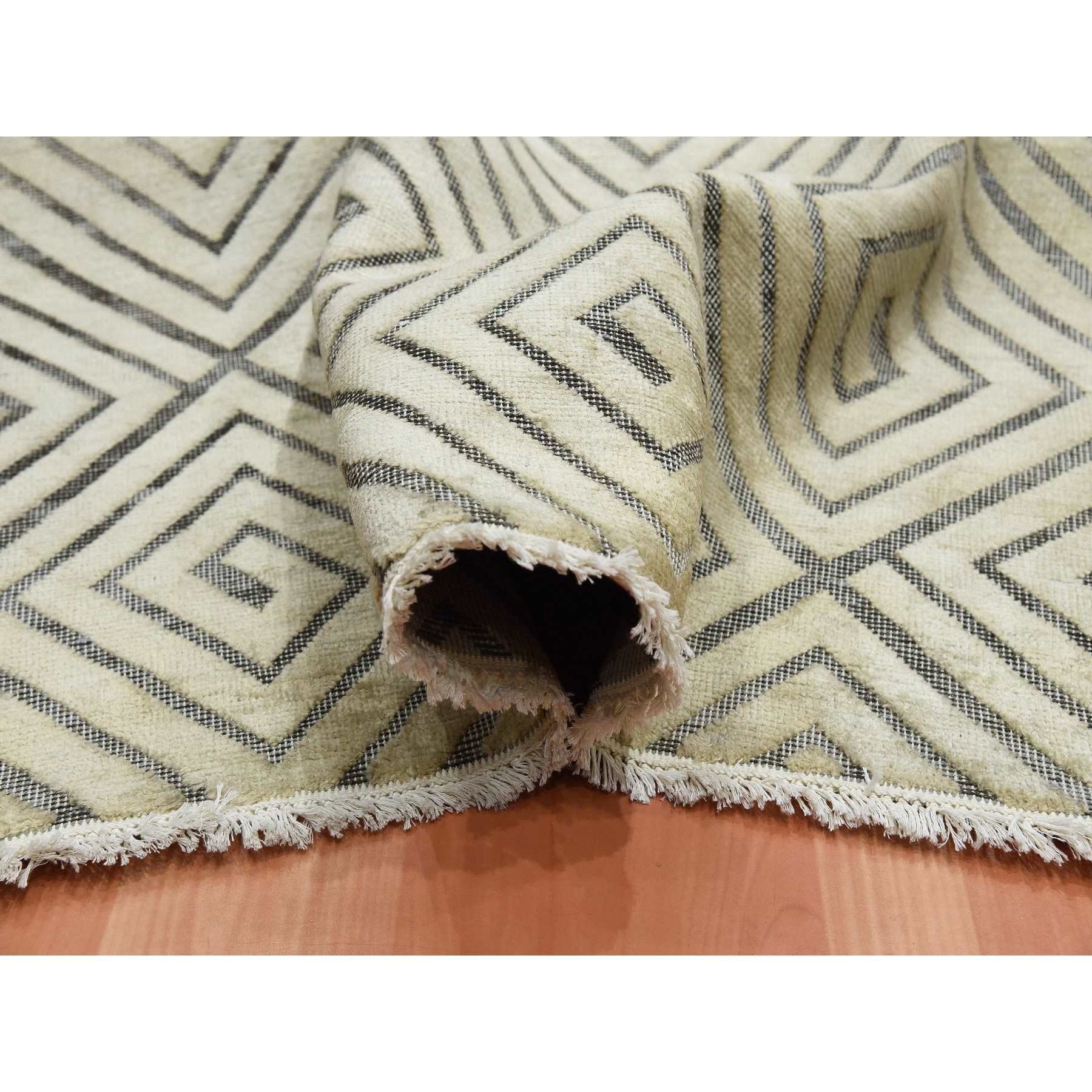 Modern-and-Contemporary-Hand-Knotted-Rug-376100
