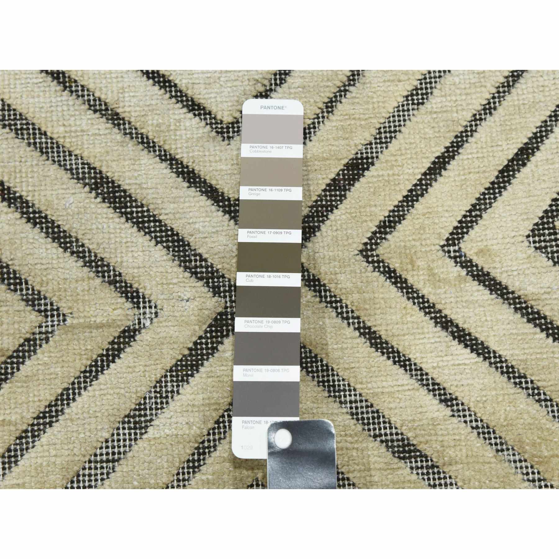 Modern-and-Contemporary-Hand-Knotted-Rug-376100