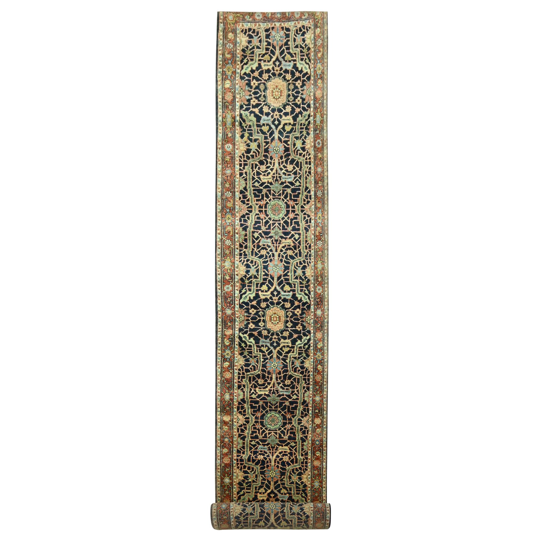 Heriz-Hand-Knotted-Rug-381165