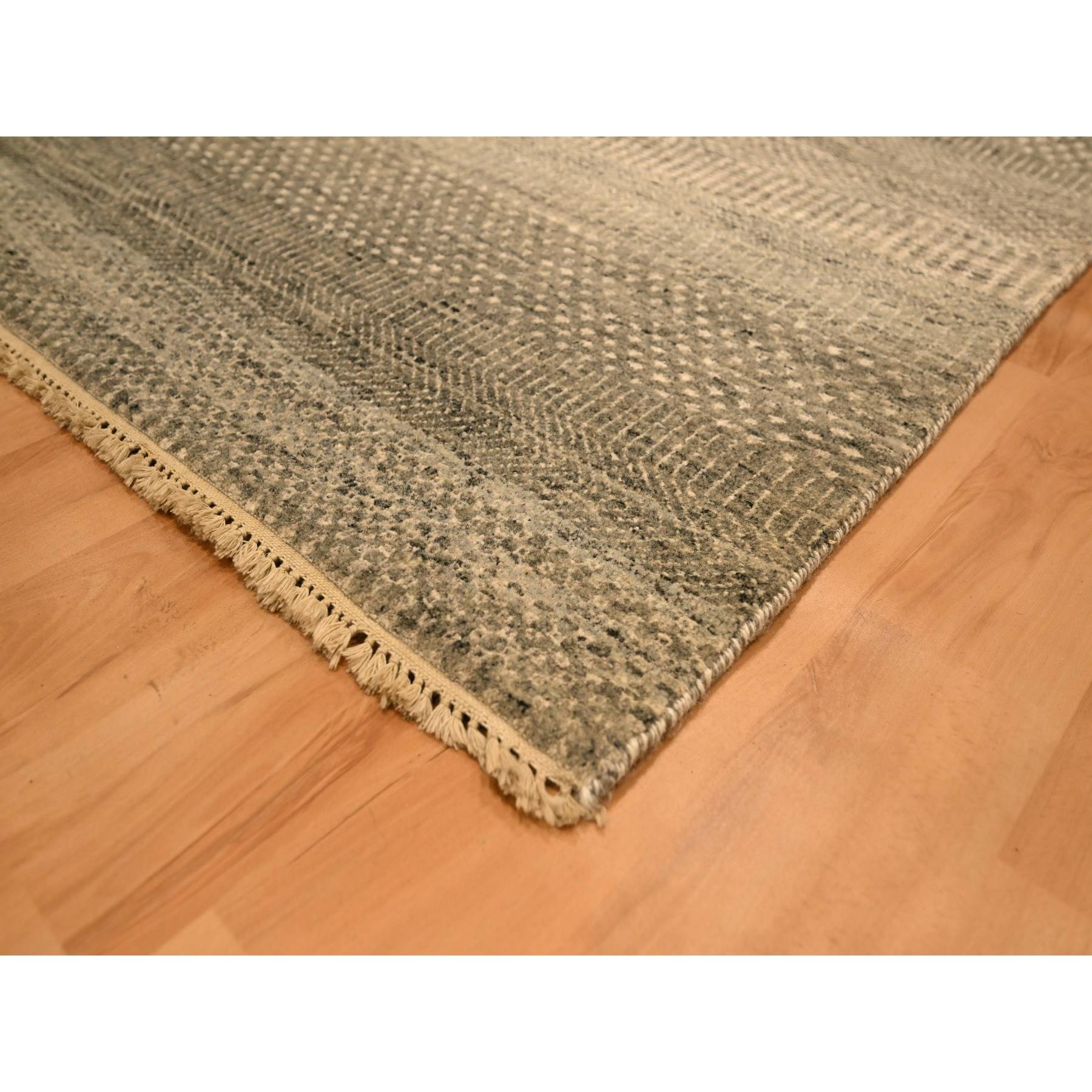 Modern-and-Contemporary-Hand-Knotted-Rug-380890