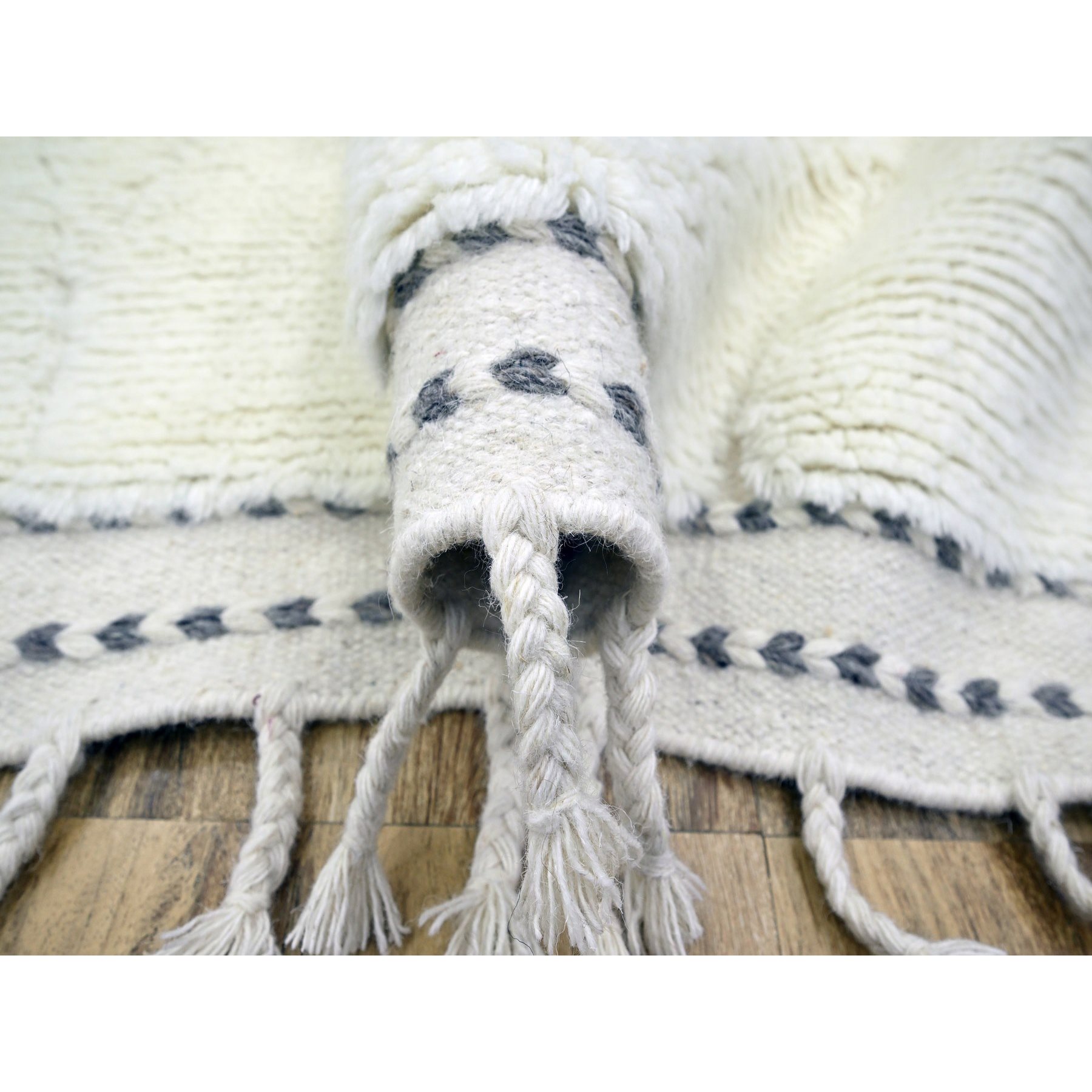 Modern-and-Contemporary-Hand-Knotted-Rug-381095