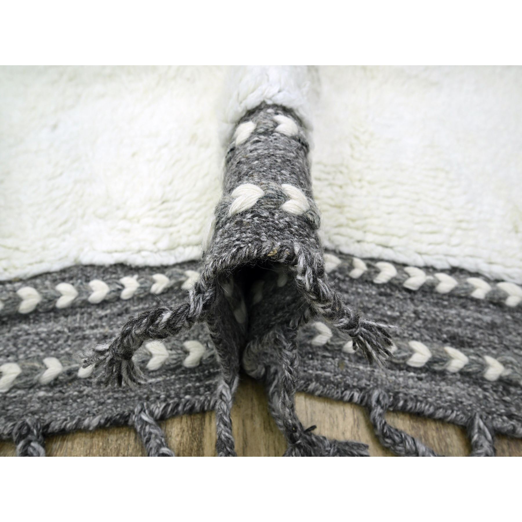 Modern-and-Contemporary-Hand-Knotted-Rug-381110