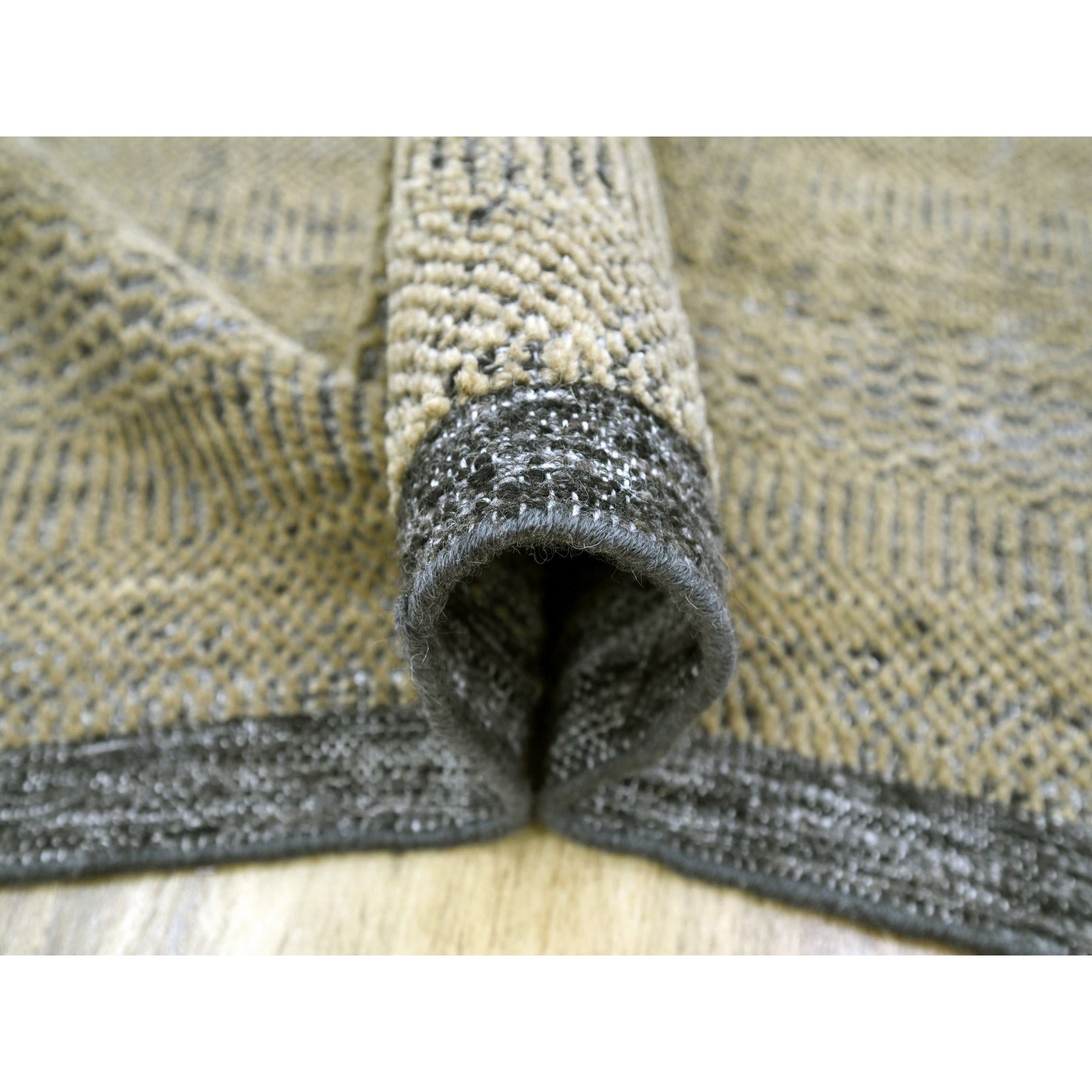 Modern-and-Contemporary-Hand-Knotted-Rug-381230