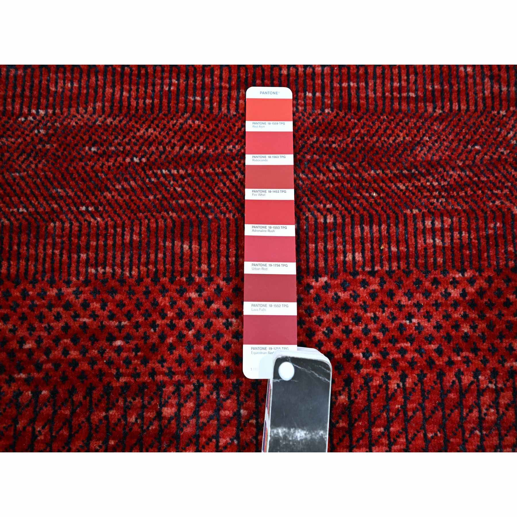Modern-and-Contemporary-Hand-Knotted-Rug-381590