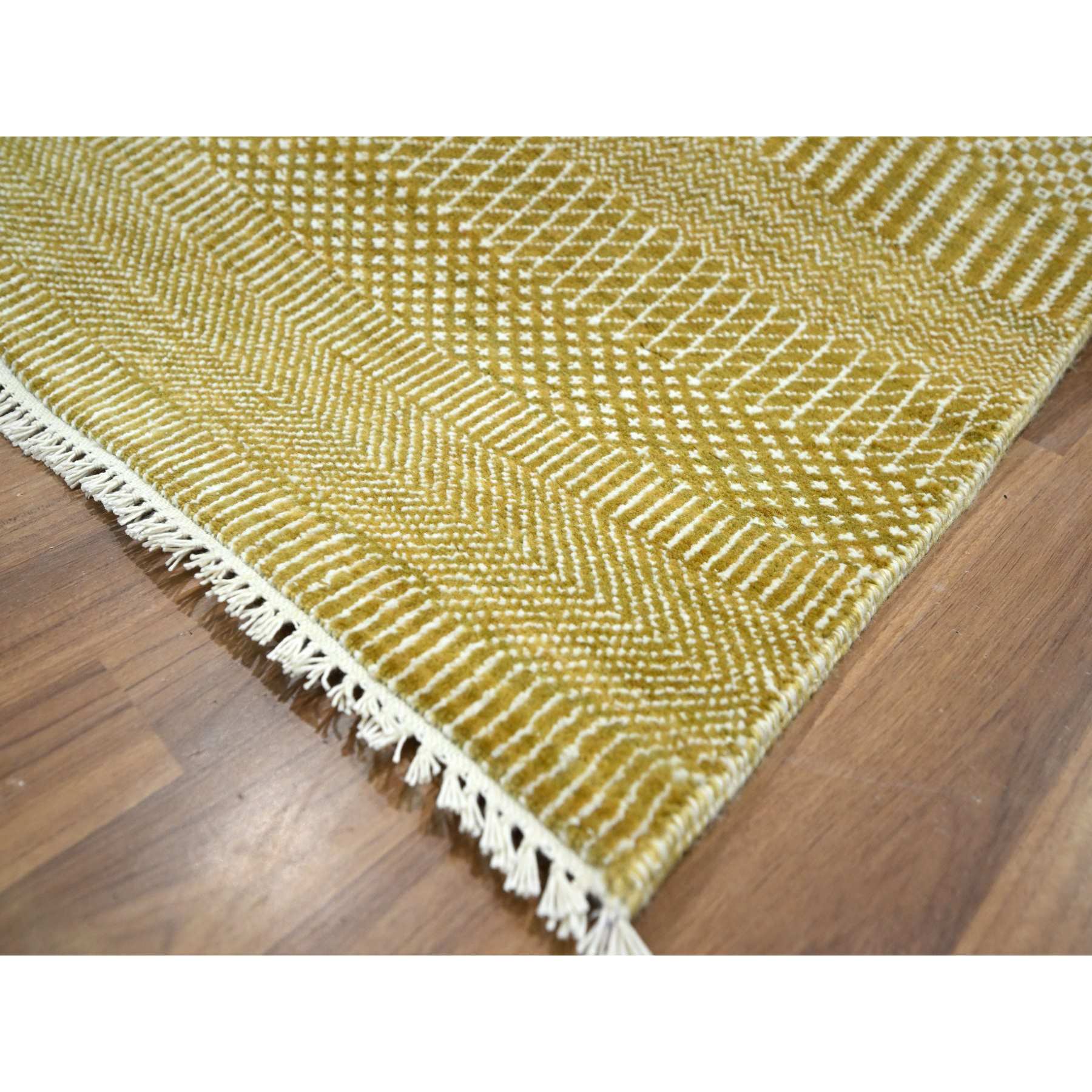 Modern-and-Contemporary-Hand-Knotted-Rug-381640