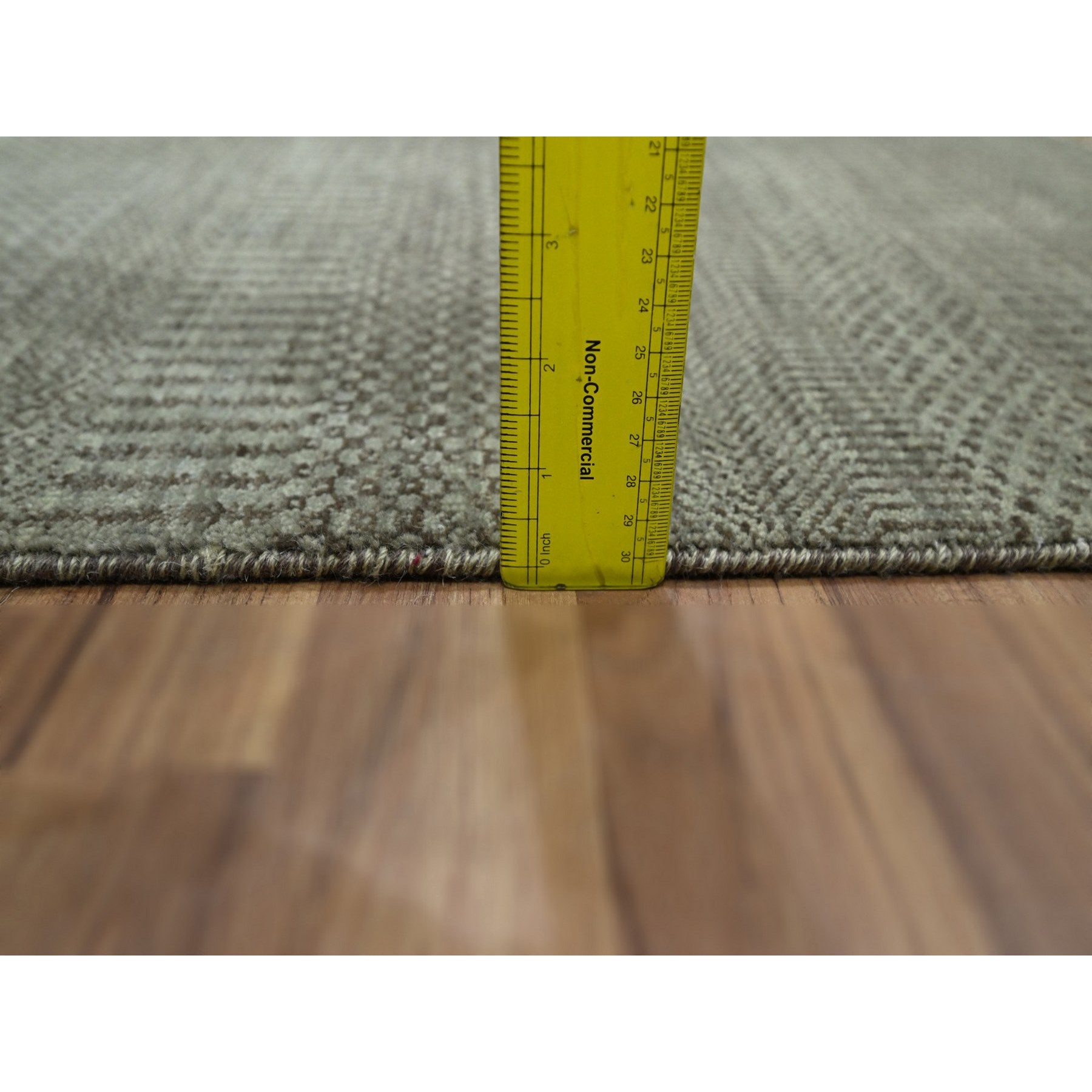 Modern-and-Contemporary-Hand-Knotted-Rug-382390