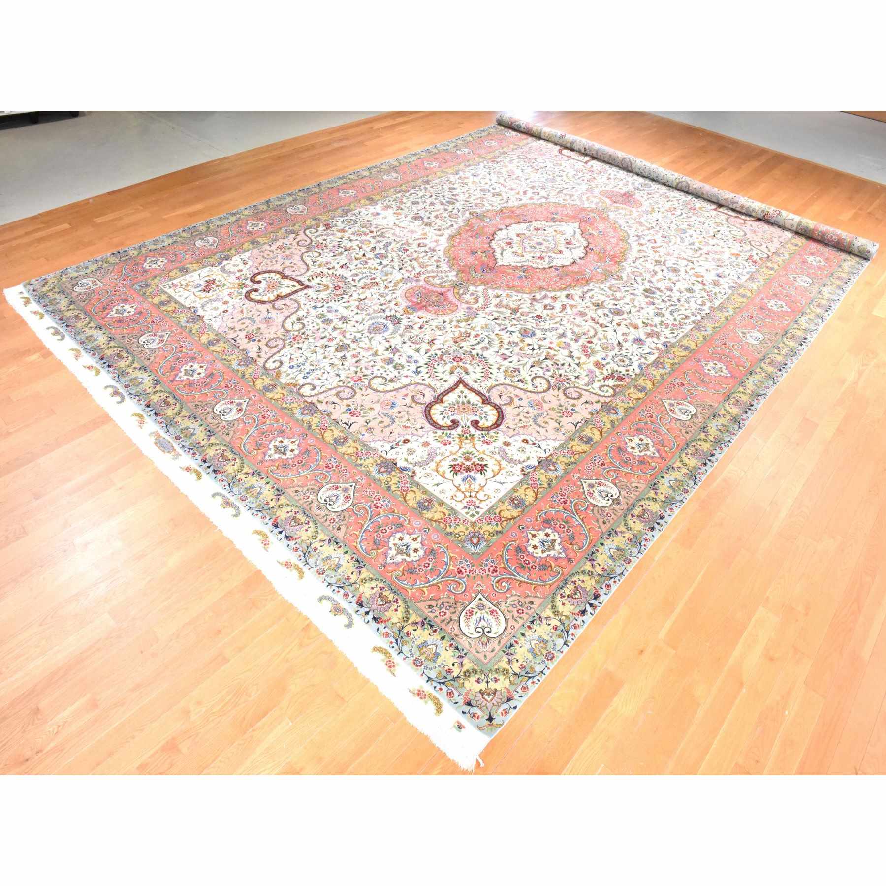 Persian-Hand-Knotted-Rug-392540