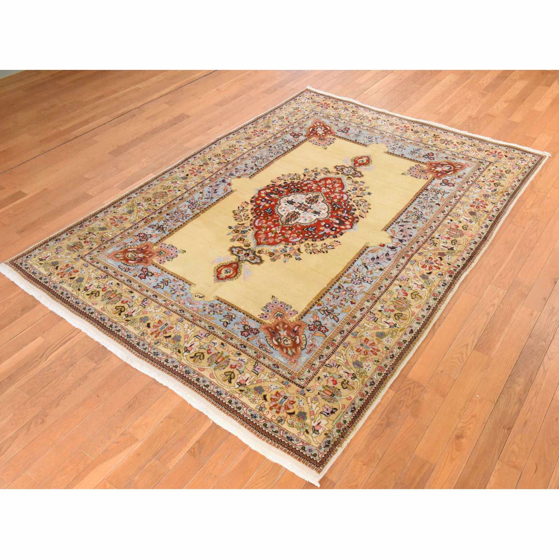 Persian-Hand-Knotted-Rug-392800