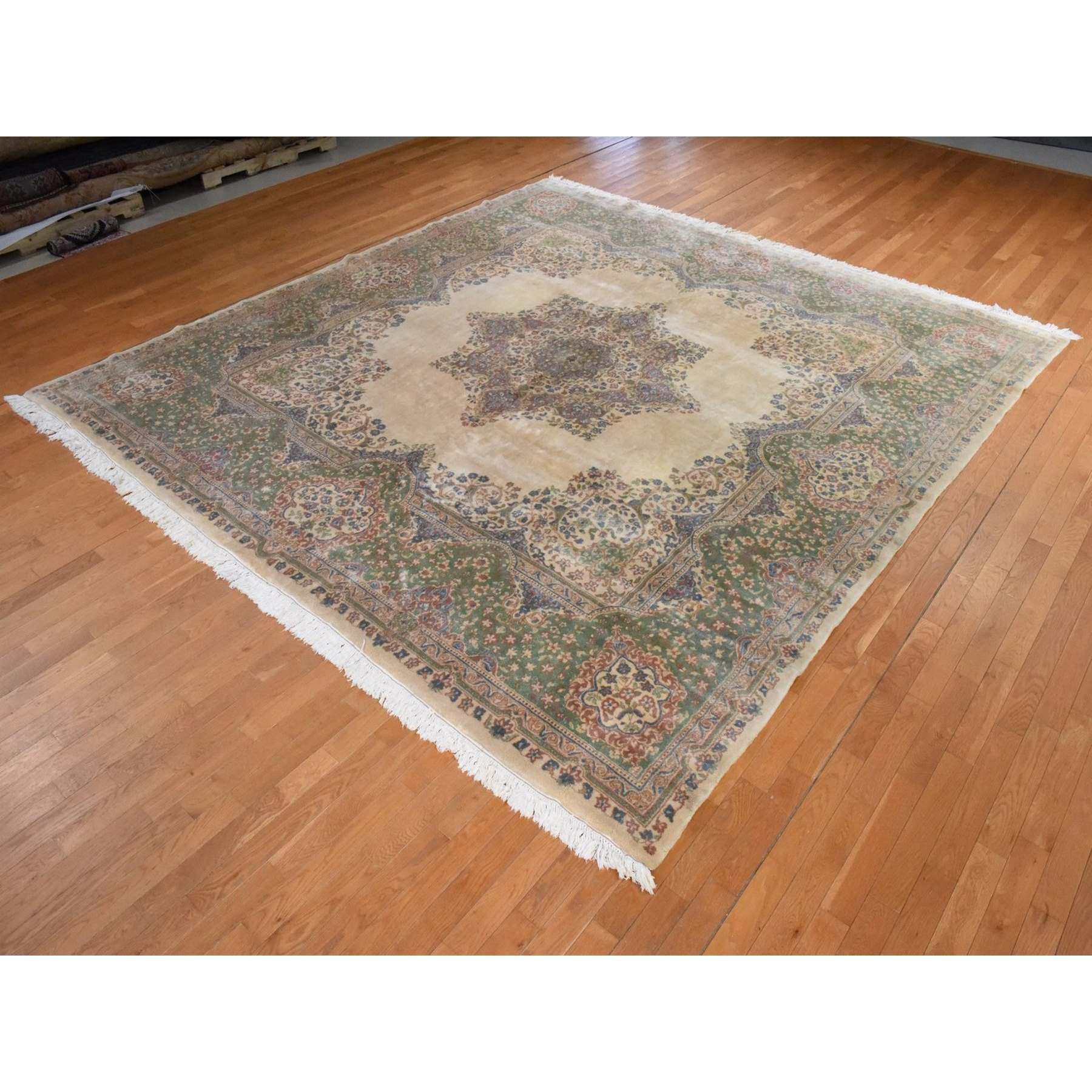 Persian-Hand-Knotted-Rug-392840