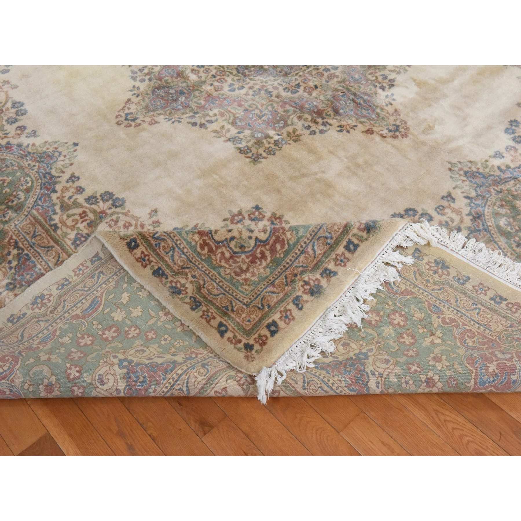 Persian-Hand-Knotted-Rug-392840