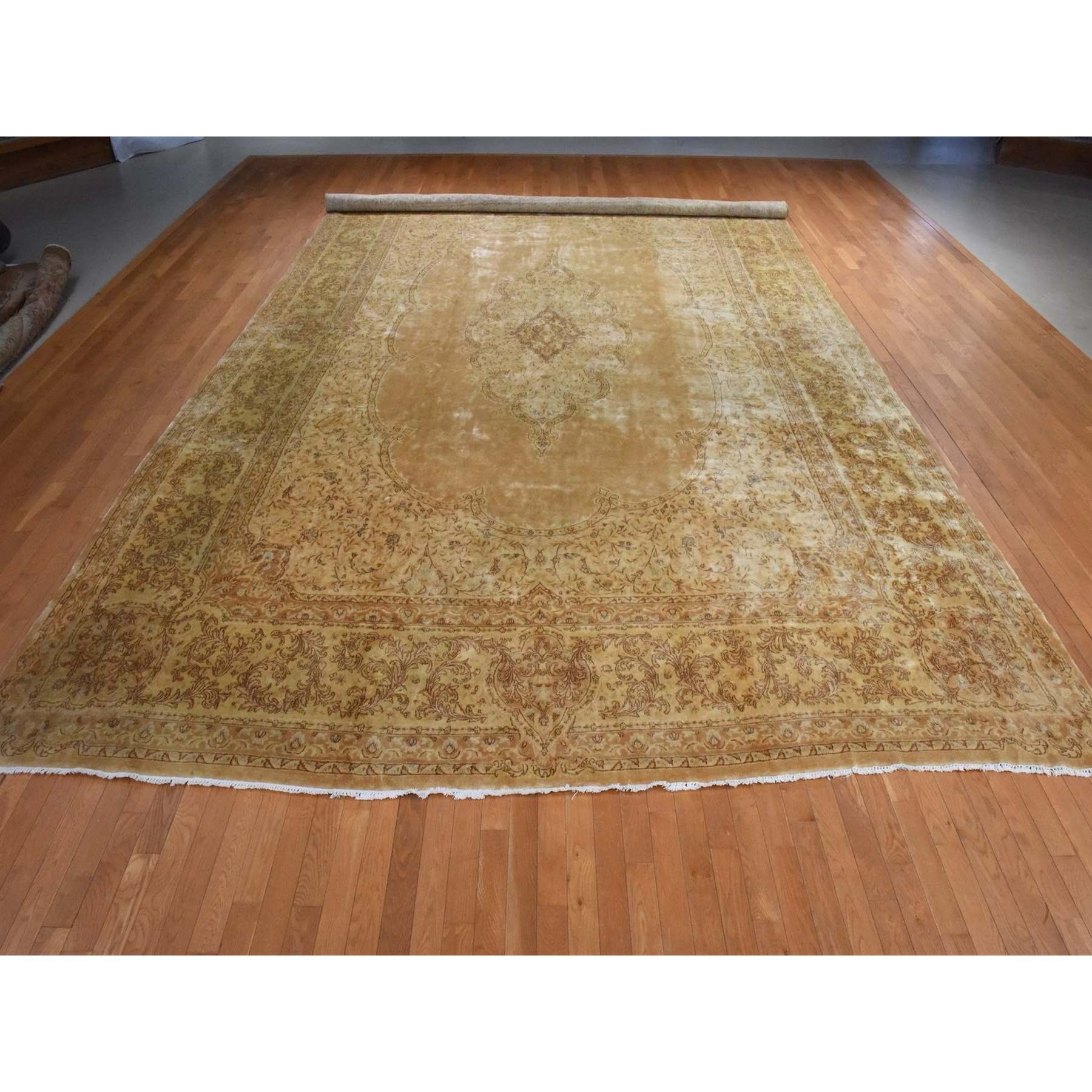 Persian-Hand-Knotted-Rug-392845