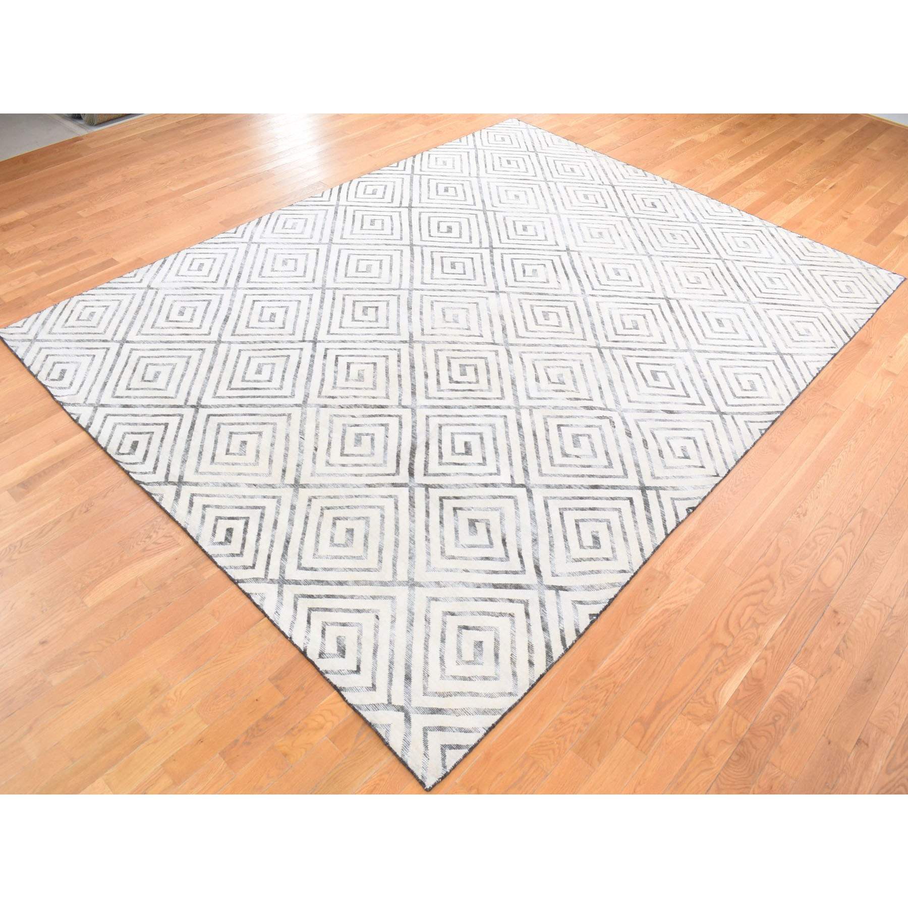 Modern-and-Contemporary-Hand-Knotted-Rug-402235