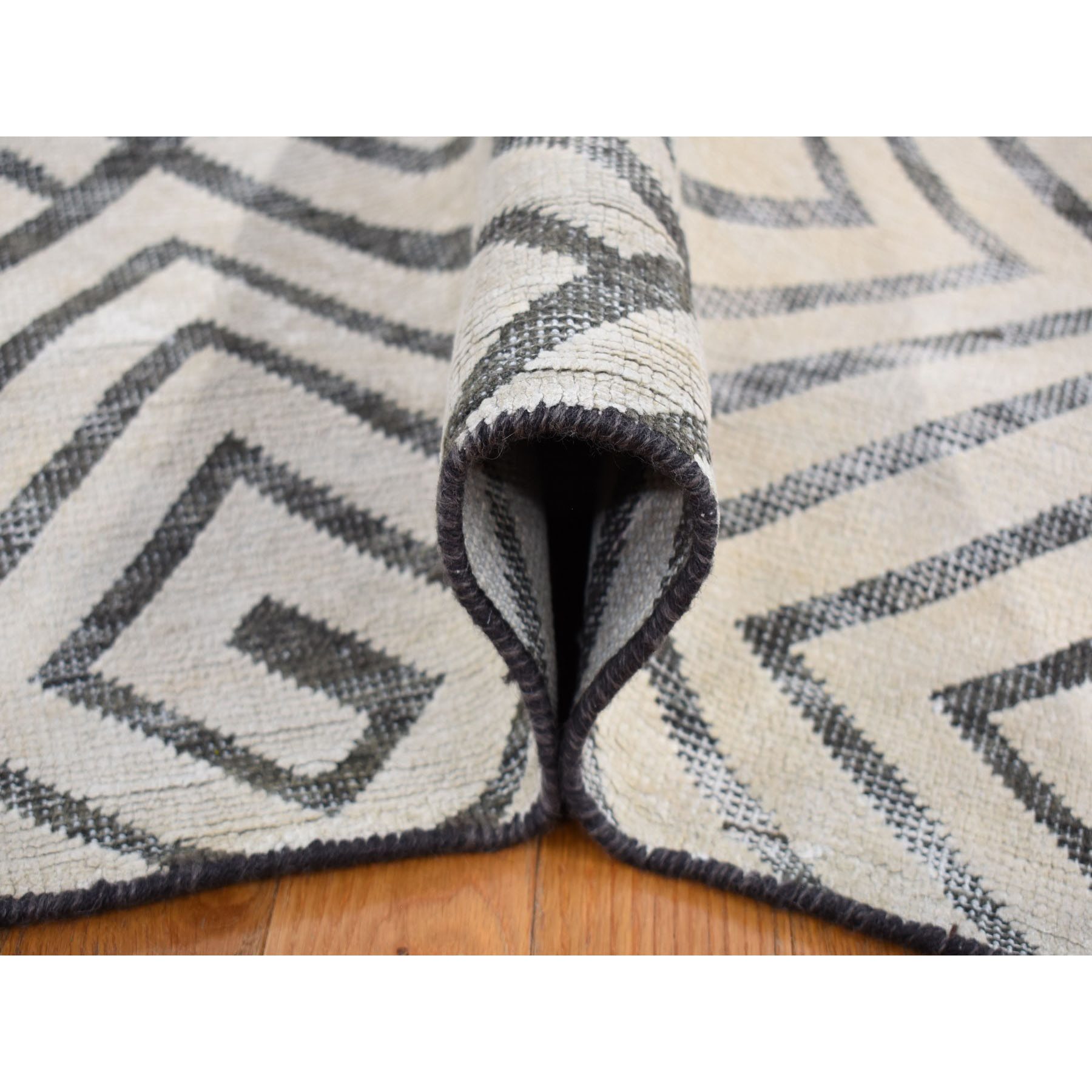 Modern-and-Contemporary-Hand-Knotted-Rug-402235