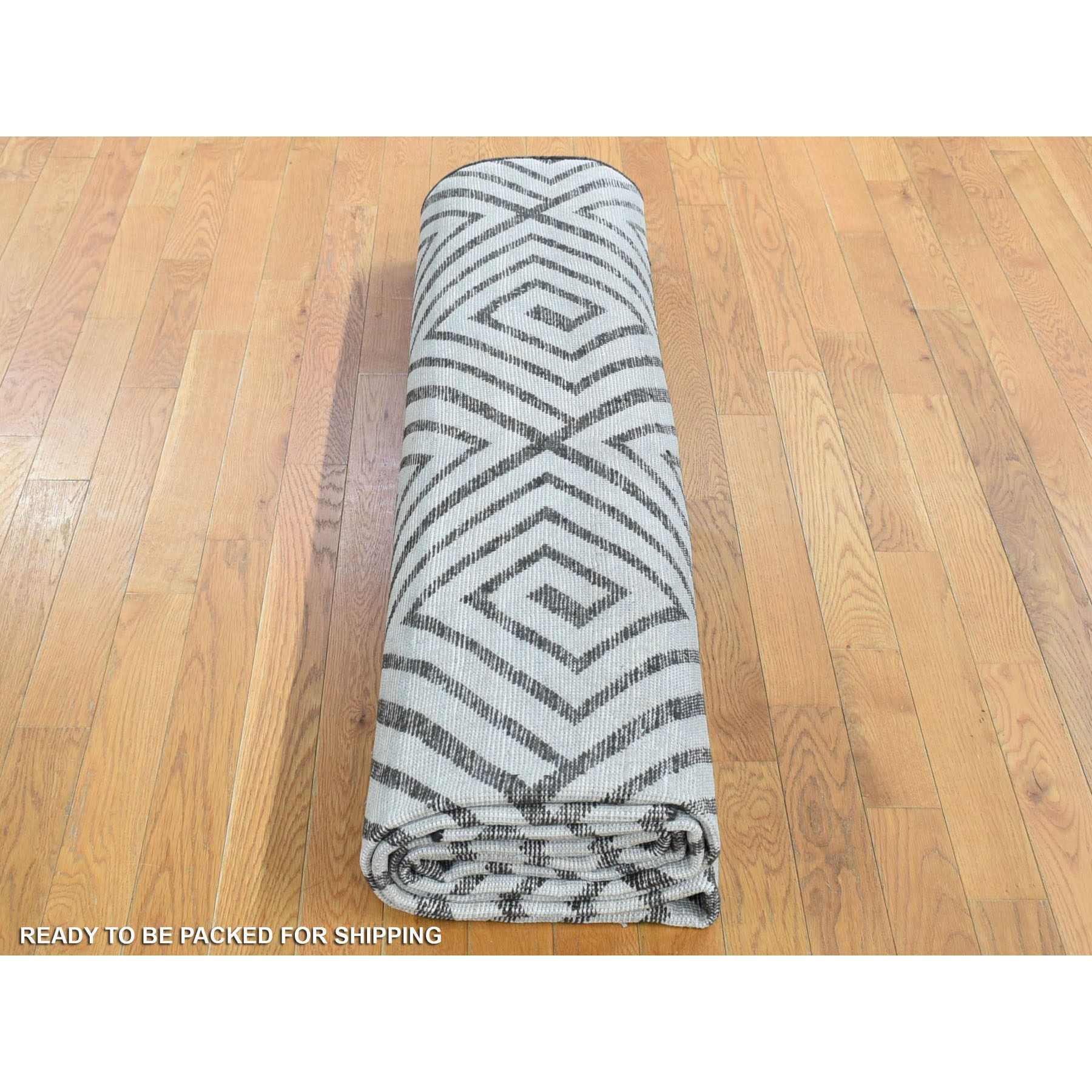 Modern-and-Contemporary-Hand-Knotted-Rug-402235