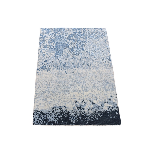 Light Gray with Touches of Blue, Modern Design, 100% Wool, Hand Knotted, Mat Oriental 