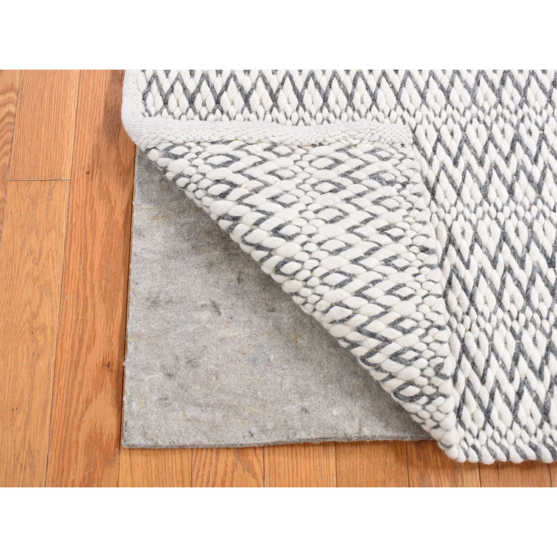 Modern-and-Contemporary-Hand-Woven-Rug-437075