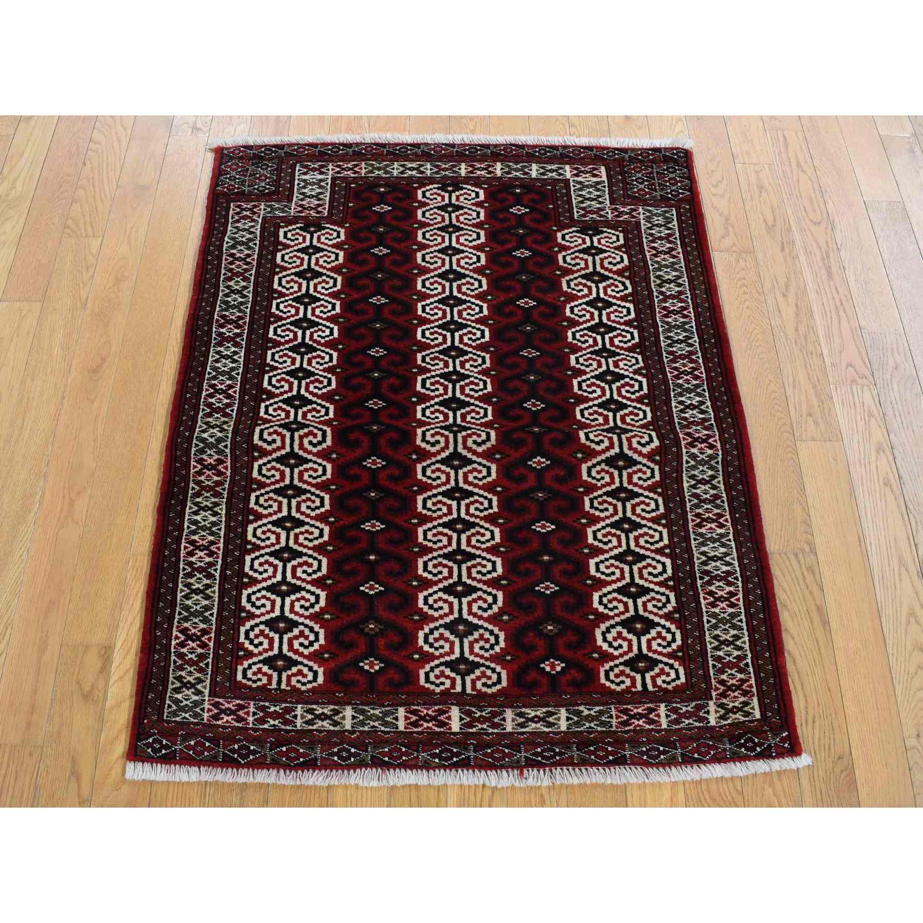 Persian-Hand-Knotted-Rug-437300